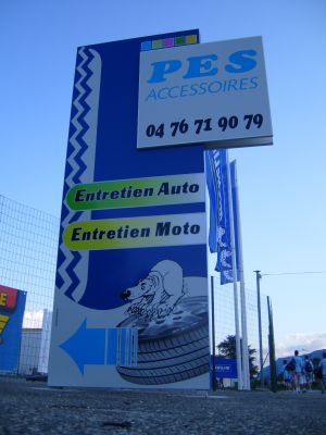 Signalisation, publicitaire, Fabricant, Enseigne, affiche, publicitaire, extérieur, avec, néon, Maroc, ville, Marrakech, Casablanca, Agadir, Essaouira, Panneaux, totems